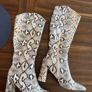 Elegant Snakeskin Heeled Boots